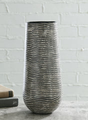 Best Deals Furniture - Ashley Furniture - Fynn Vase - Vase - A2000515