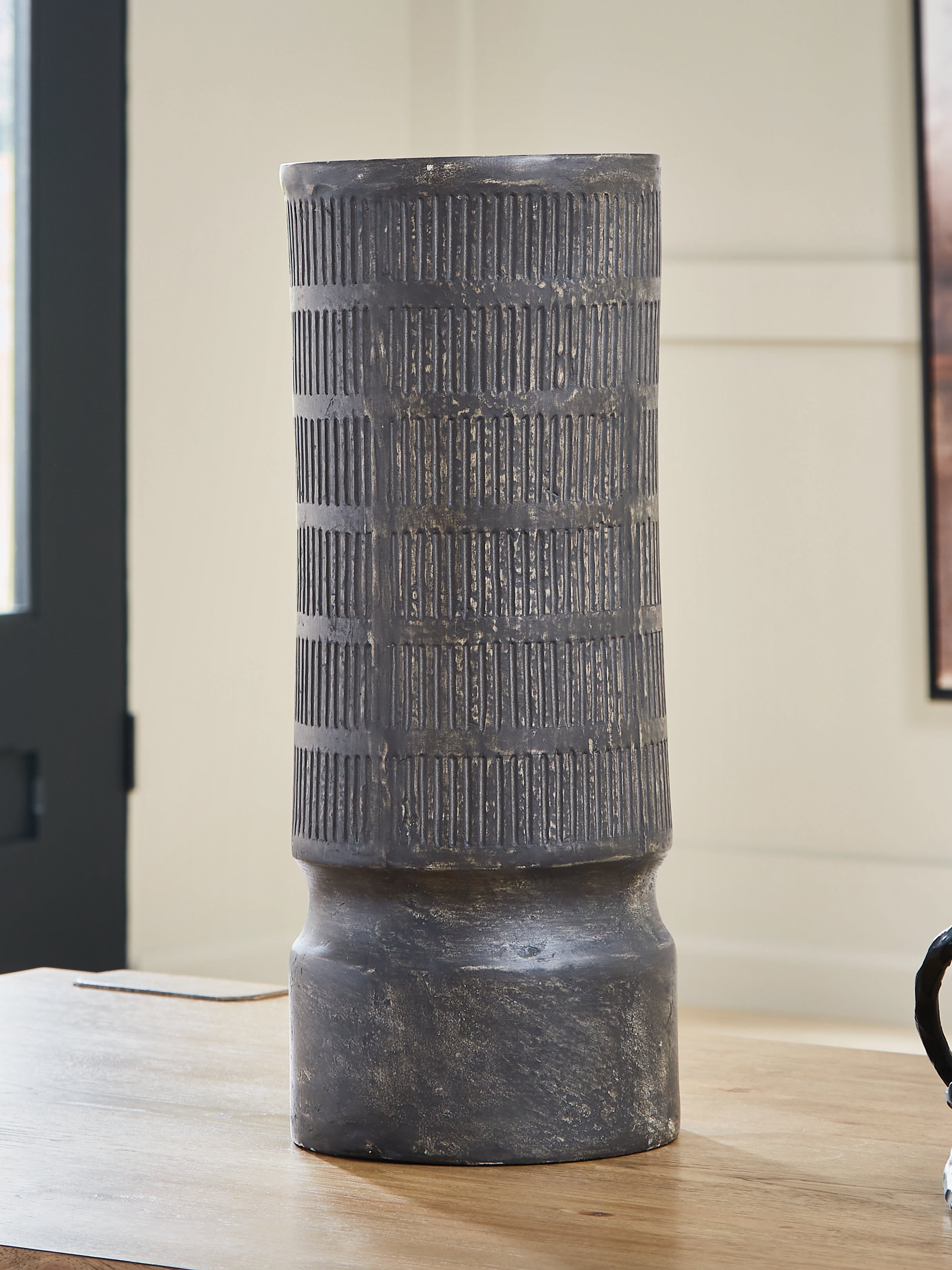 Best Deals Furniture - Ashley Furniture - Beninworth Vase - Vase - A2000879