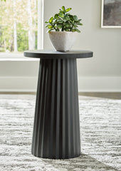 Best Deals Furniture - Ashley Furniture - Ceilby Accent Table - Accent Table - A4000603