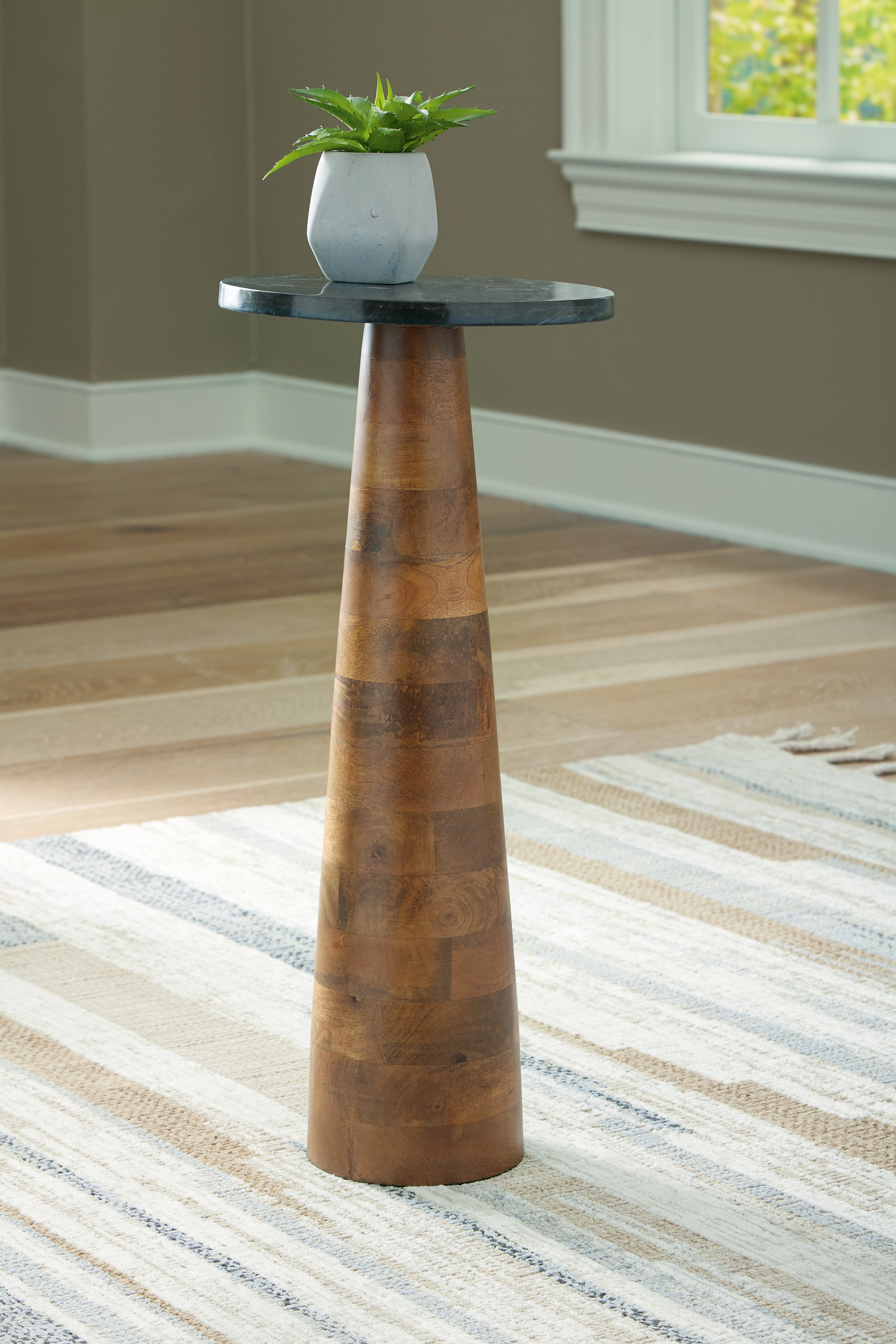 Best Deals Furniture - Ashley Furniture - Quinndon Accent Table - Accent Table - A4000633