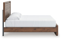 Fortlorn King Panel Bed and 2 Nightstands