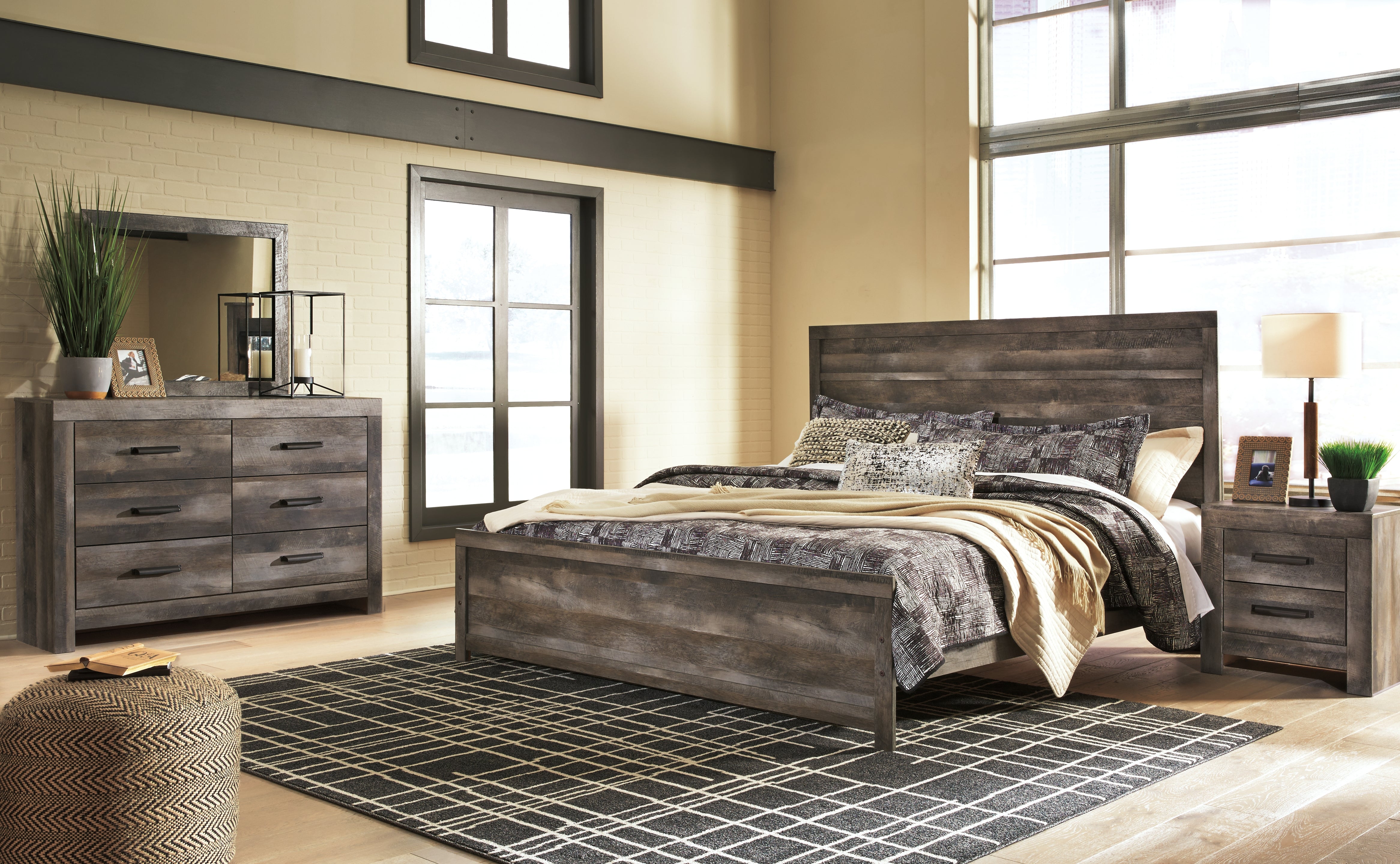 Best Deals Furniture - Ashley Furniture - Wynnlow King Panel Bed with Mirrored Dresser and Nightstand - King Panel Bed with Mirrored Dresser and Nightstand - B440B23