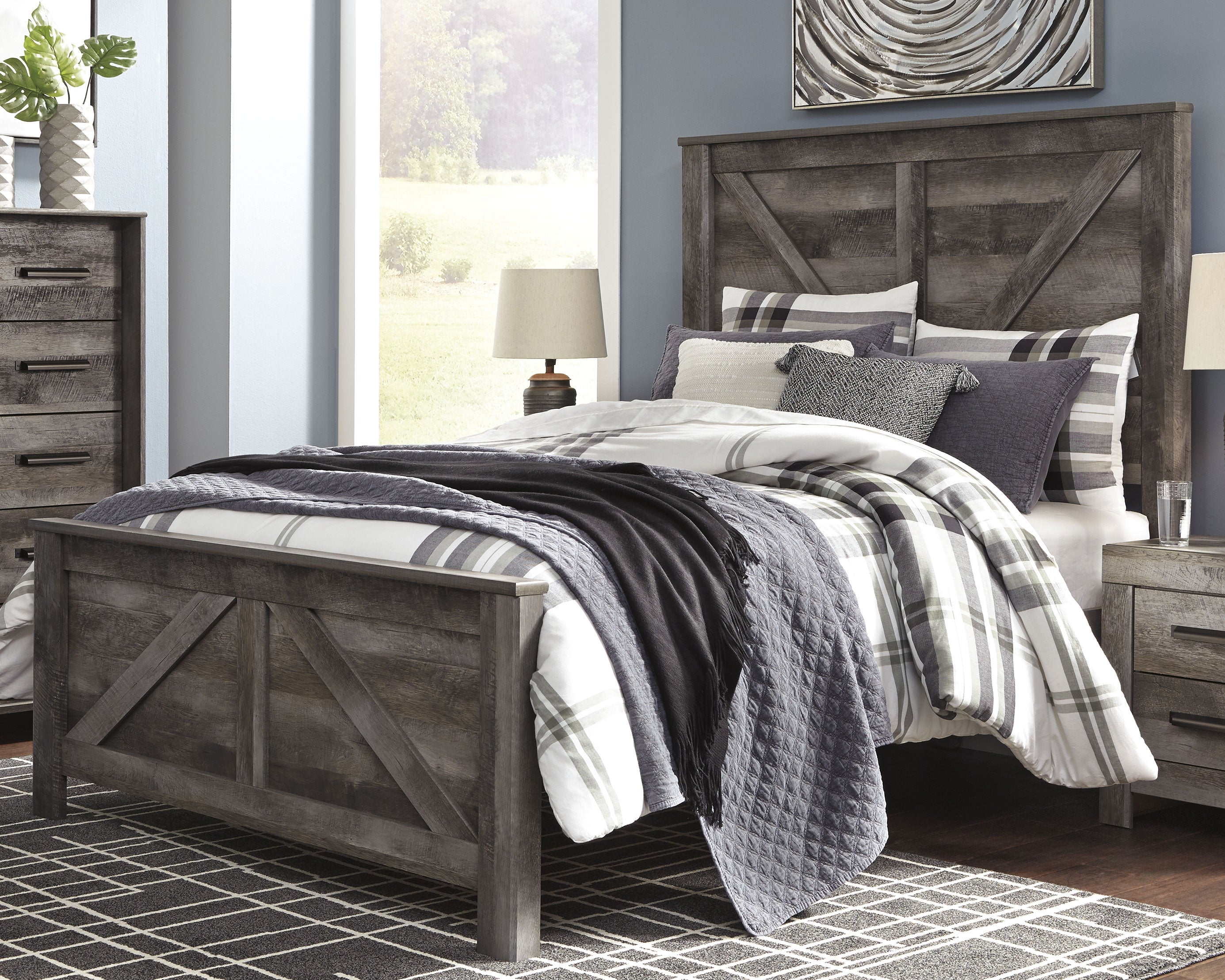 Best Deals Furniture - Ashley Furniture - Wynnlow Queen Crossbuck Panel Bed - Queen Crossbuck Panel Bed - B440B9