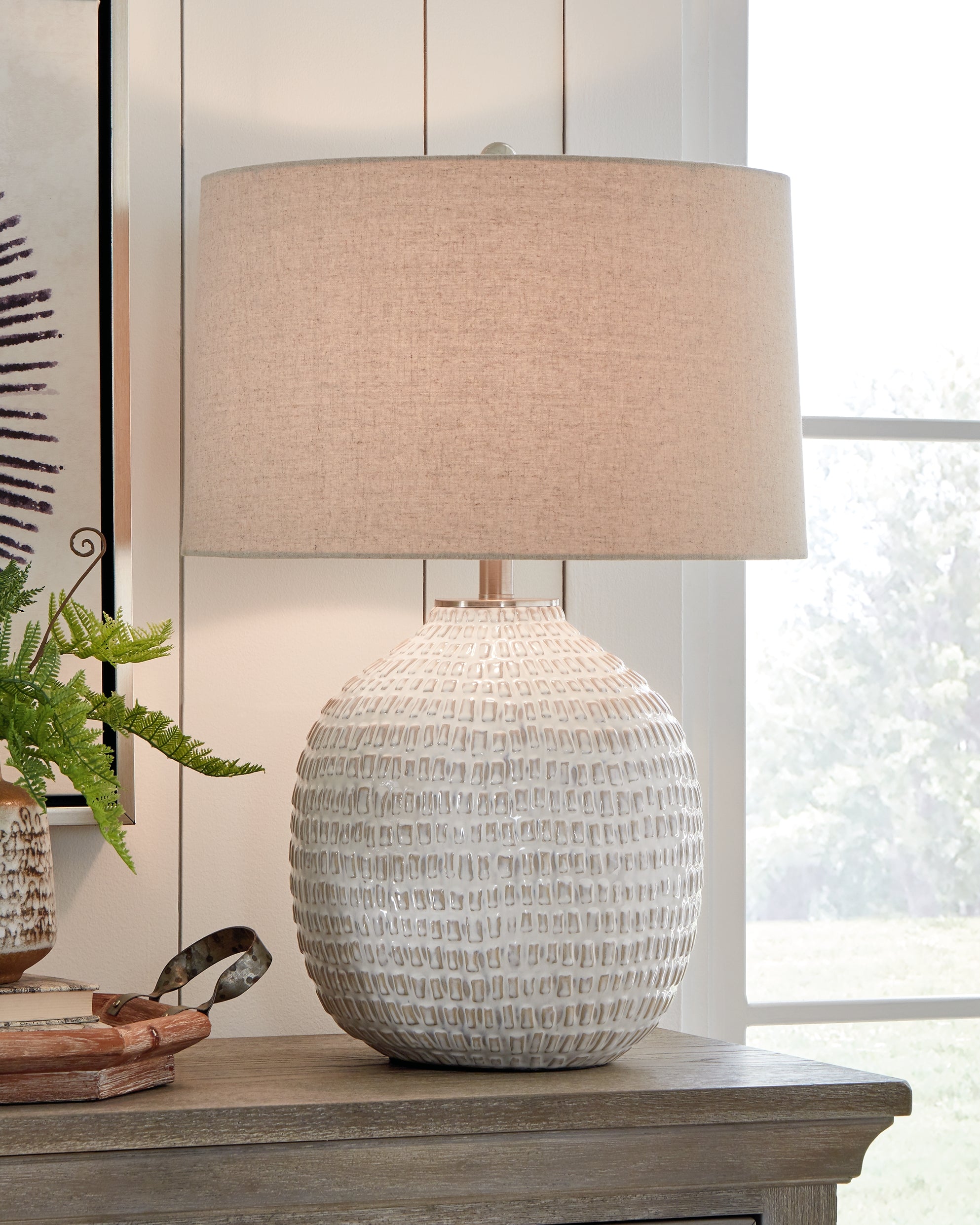Best Deals Furniture - Ashley Furniture - Jamon Table Lamp - Ceramic Table Lamp (1/CN) - L100764
