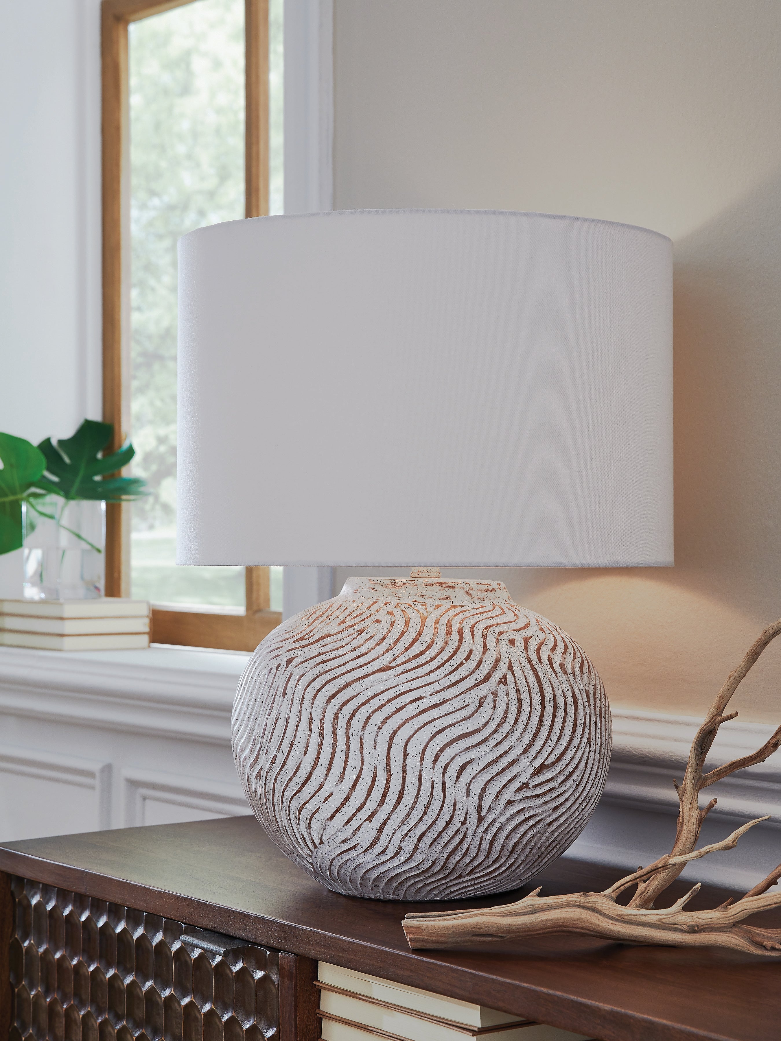 Best Deals Furniture - Ashley Furniture - Vien Table Lamp - Terracotta Table Lamp (1/CN) - L100894