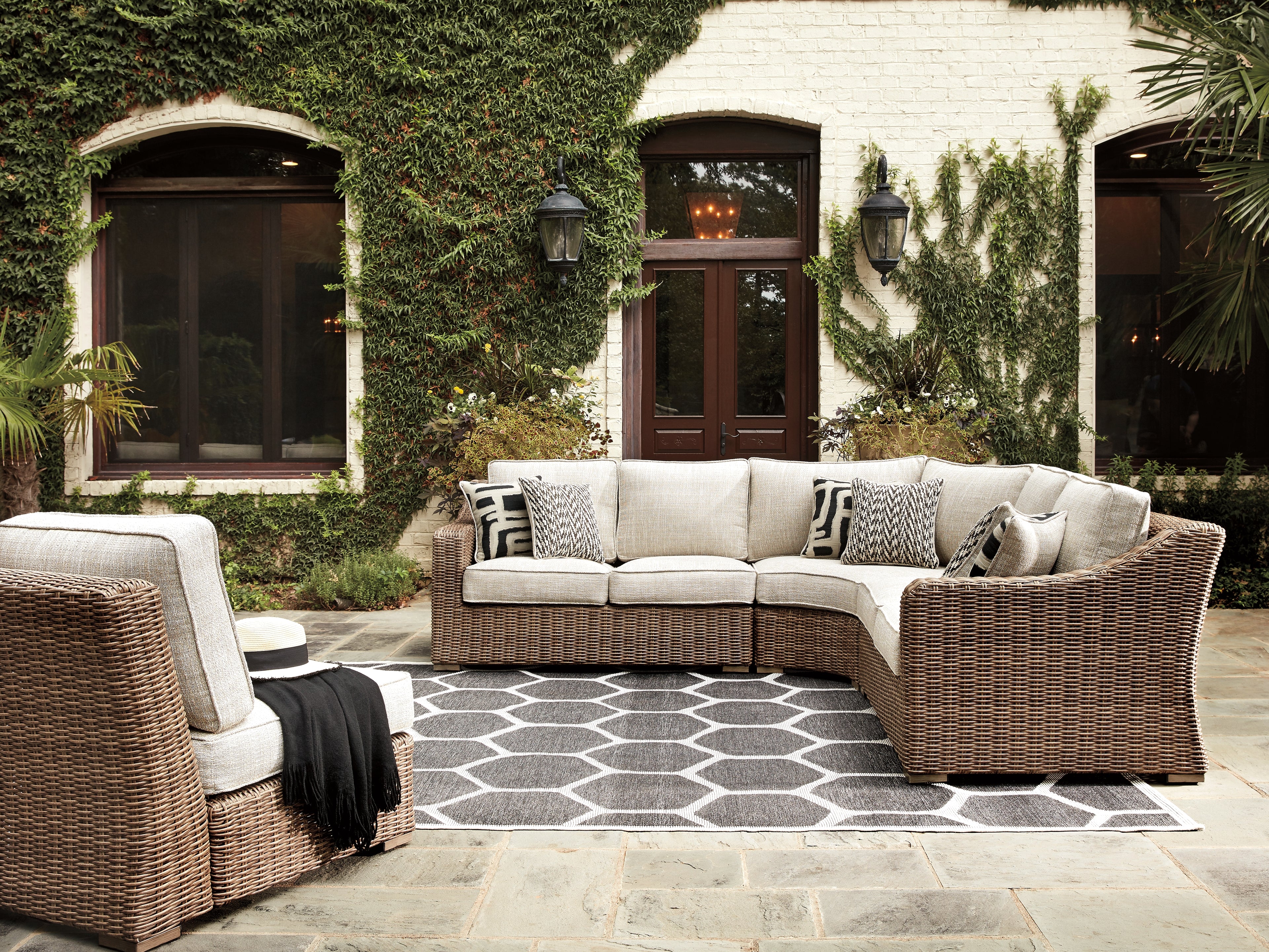 Best Deals Furniture - Ashley Furniture - Beachcroft 5-Piece Outdoor Seating Set - 5-Piece Outdoor Seating Set - P791P8