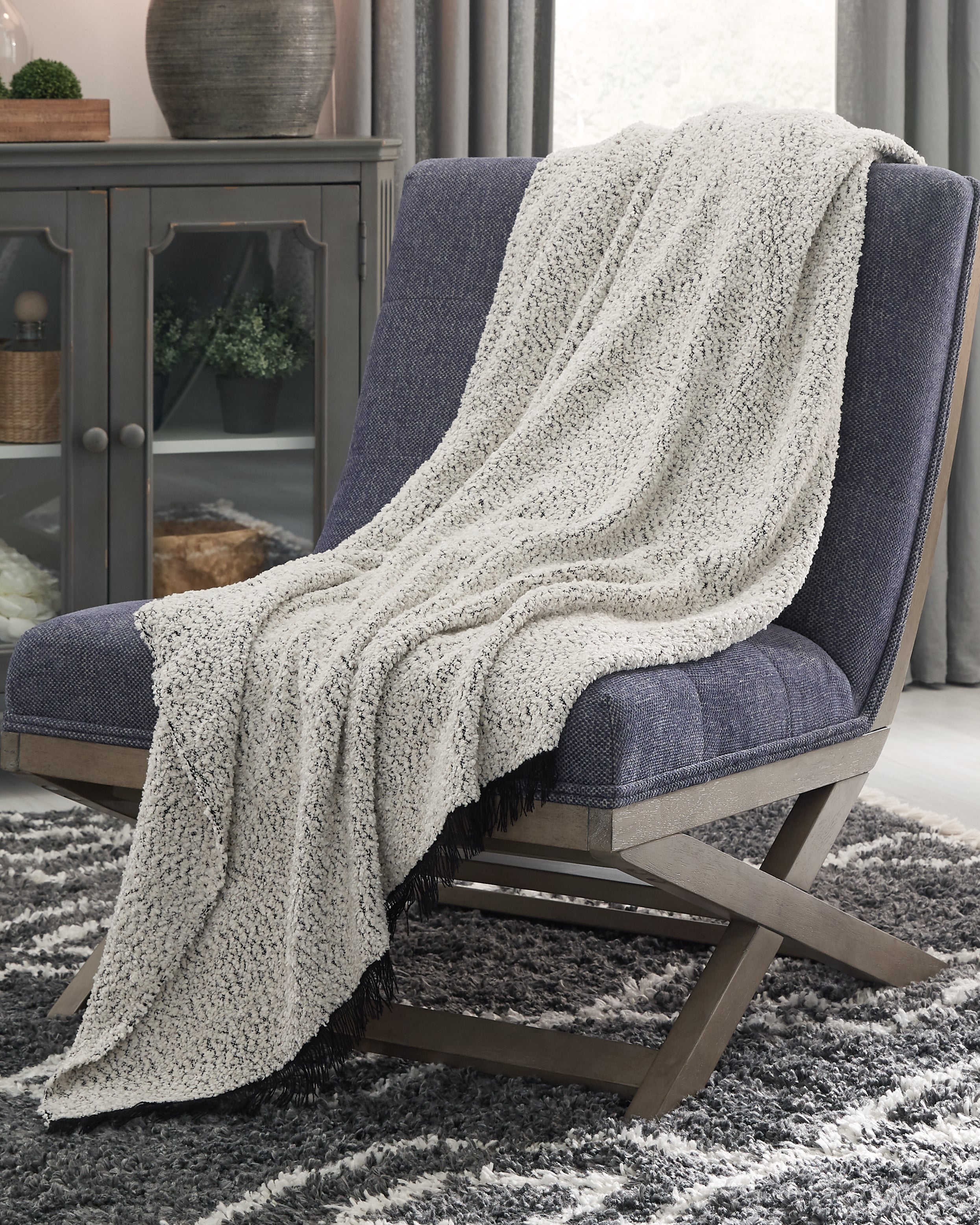 Best Deals Furniture - Ashley Furniture - Leonita Throw - Throw / Black/White - A1000769T