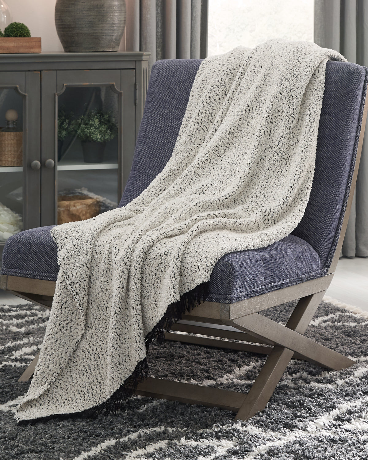 Best Deals Furniture - Ashley Furniture - Leonita Throw - Throw / Black/White - A1000769T