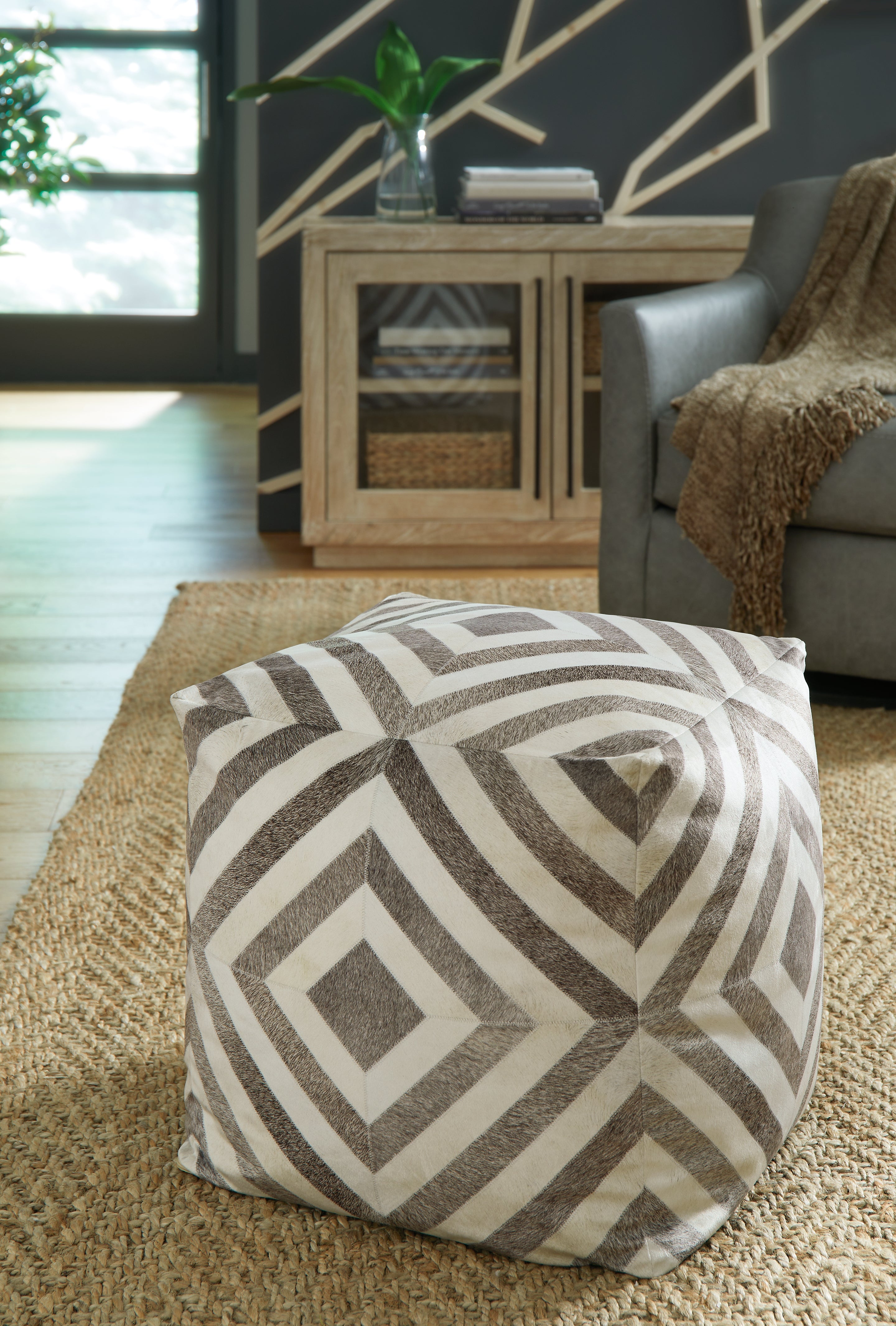 Best Deals Furniture - Ashley Furniture - Hartselle Pouf - Pouf / Brown - A1000982