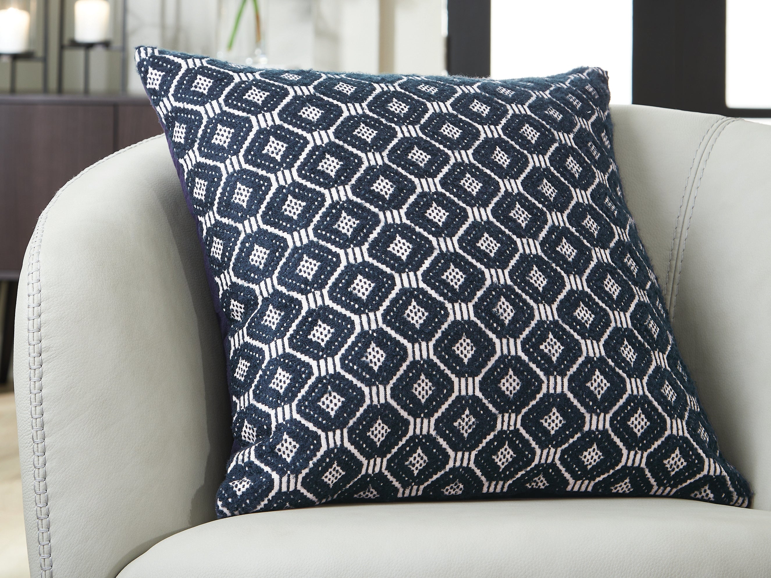 Best Deals Furniture - Ashley Furniture - Abra Pillow (Set of 4) - Pillow (4/CS) / Black/Ivory - A1001109
