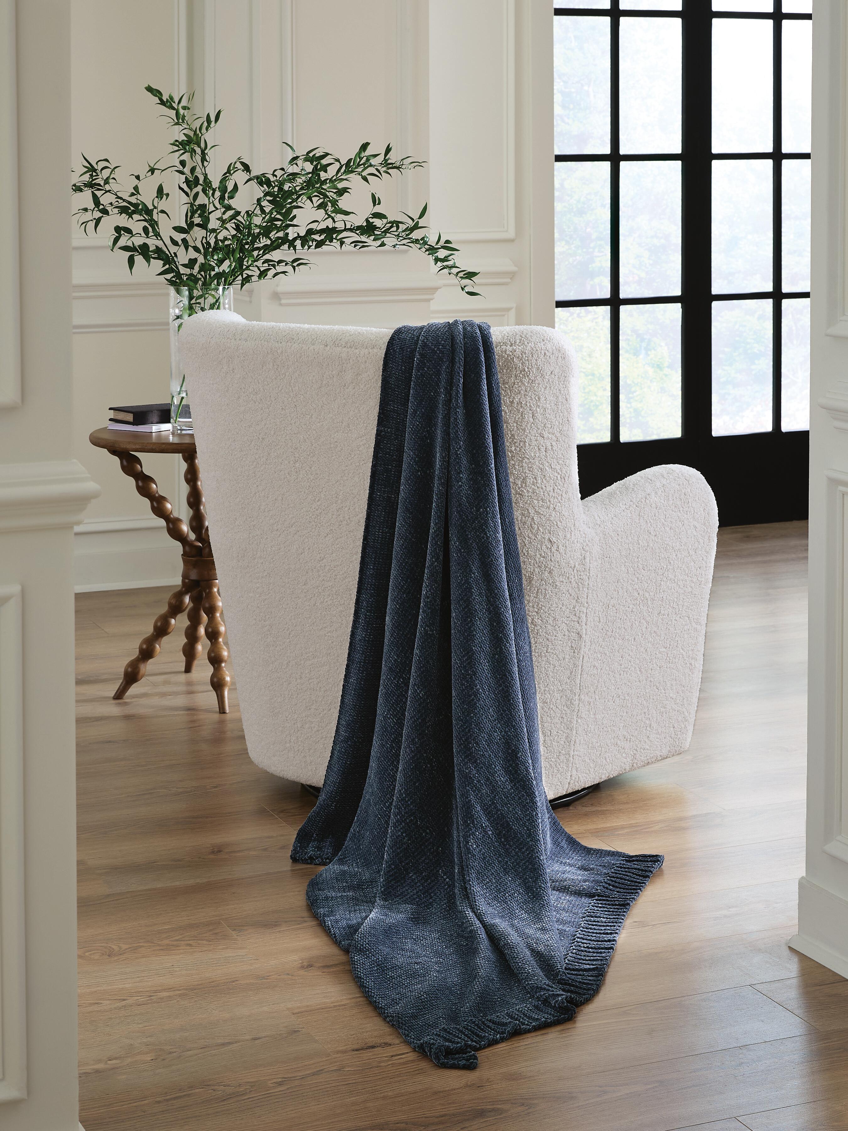 Best Deals Furniture - Ashley Furniture - Anawood Throw (Set of 3) - Throw (3/CS) - A1001189