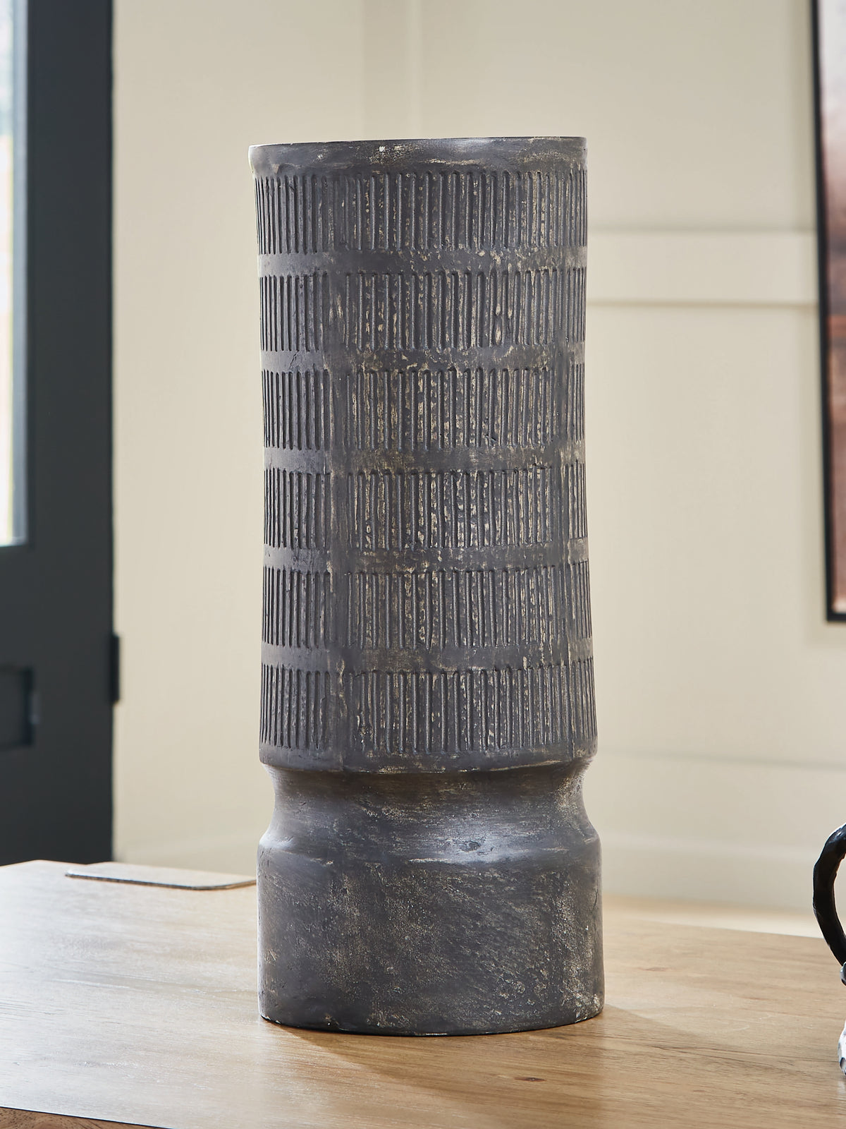 Best Deals Furniture - Ashley Furniture - Beninworth Vase - Vase - A2000879
