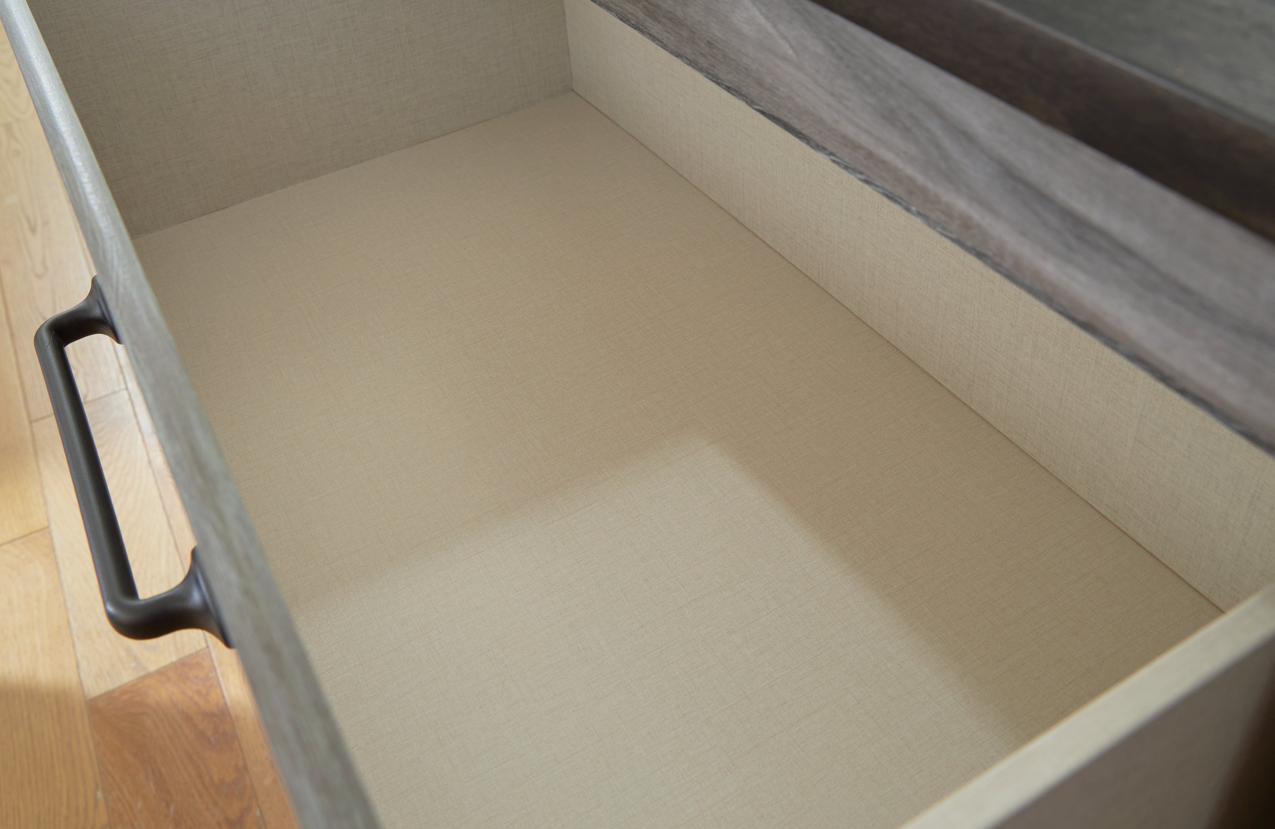 Bronyan Queen Panel Bed