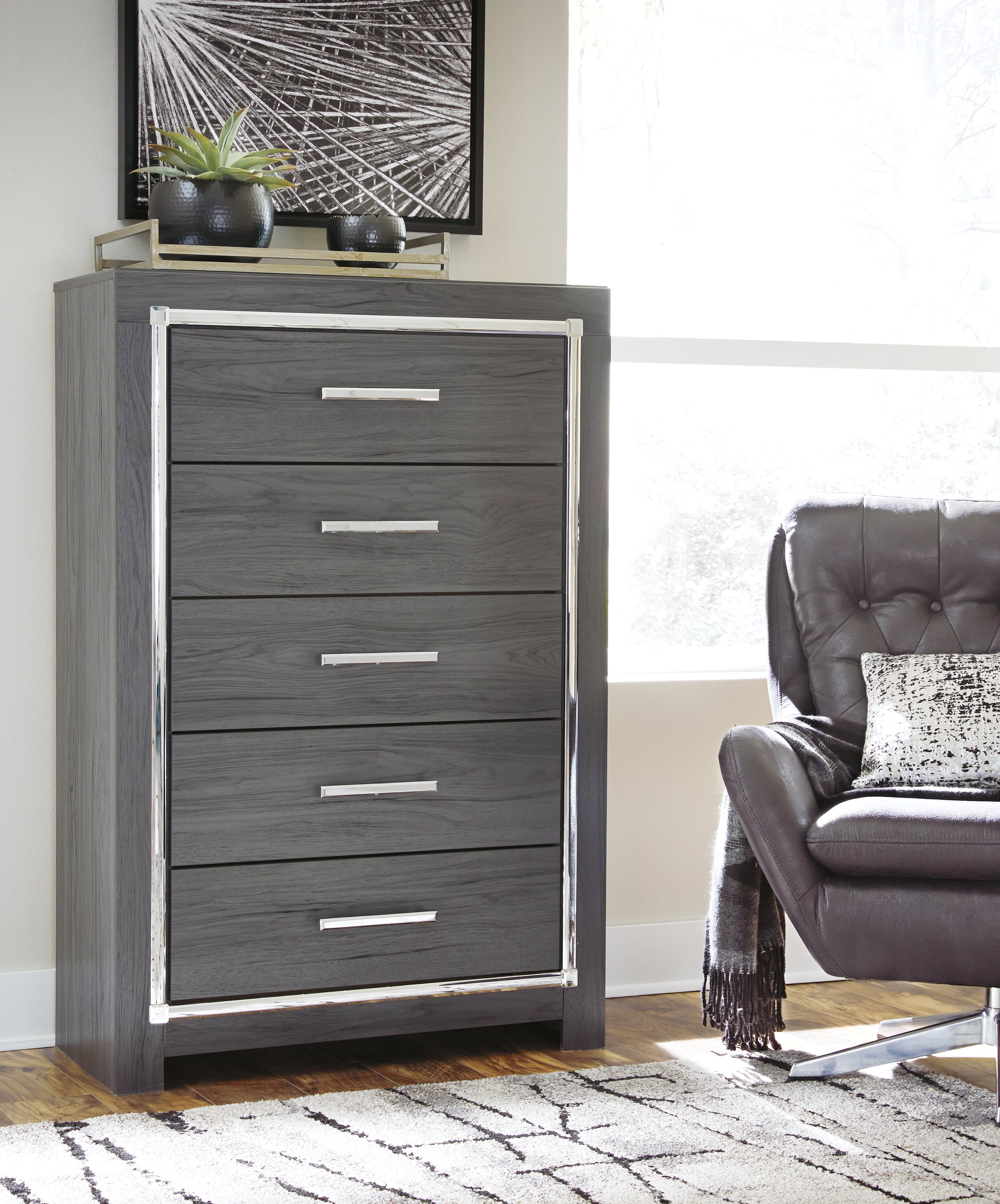 Lodanna King Storage Bed, Dresser and Chest