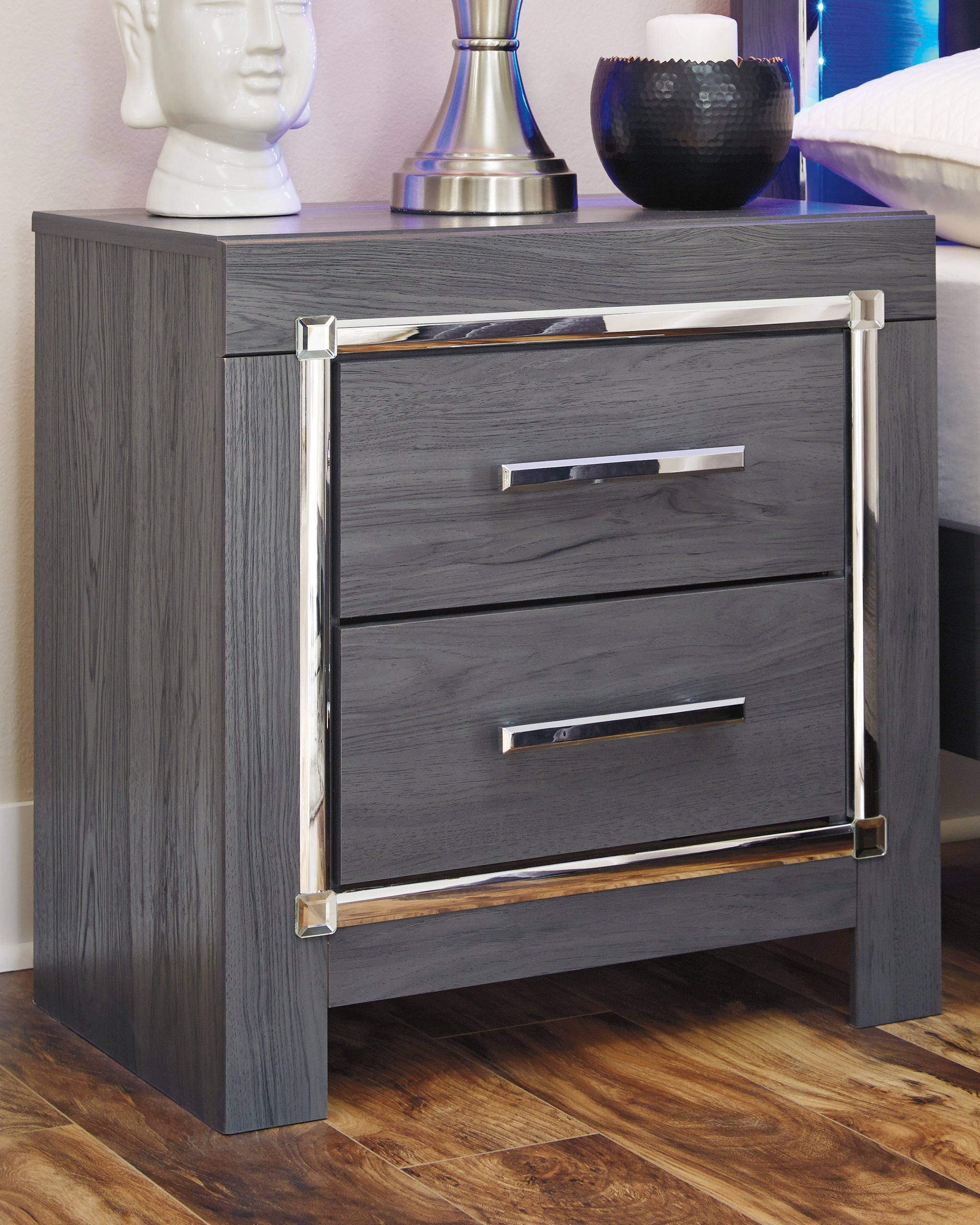 Lodanna Queen Panel Bed