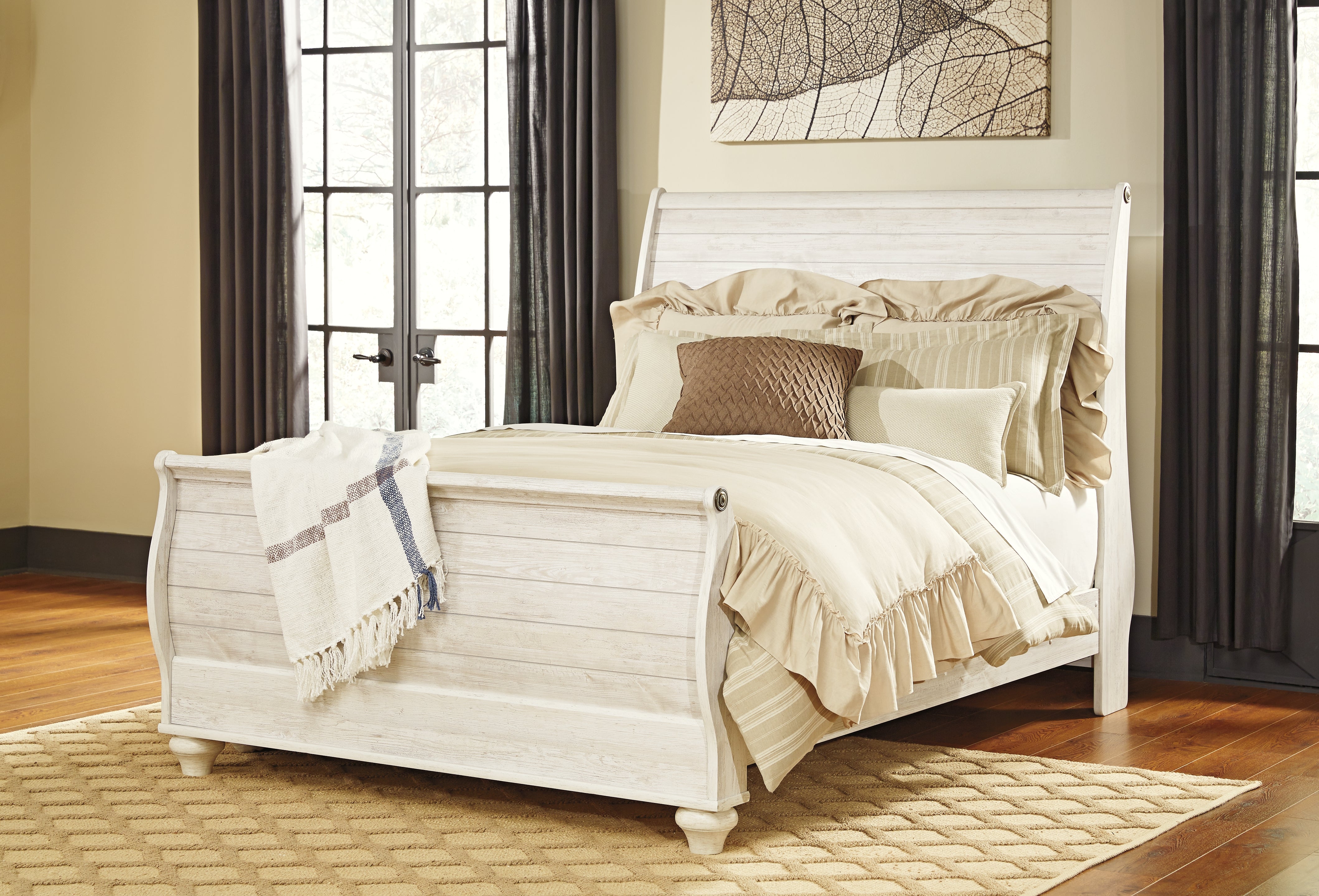 Willowton Queen Sleigh Bed and Dresser