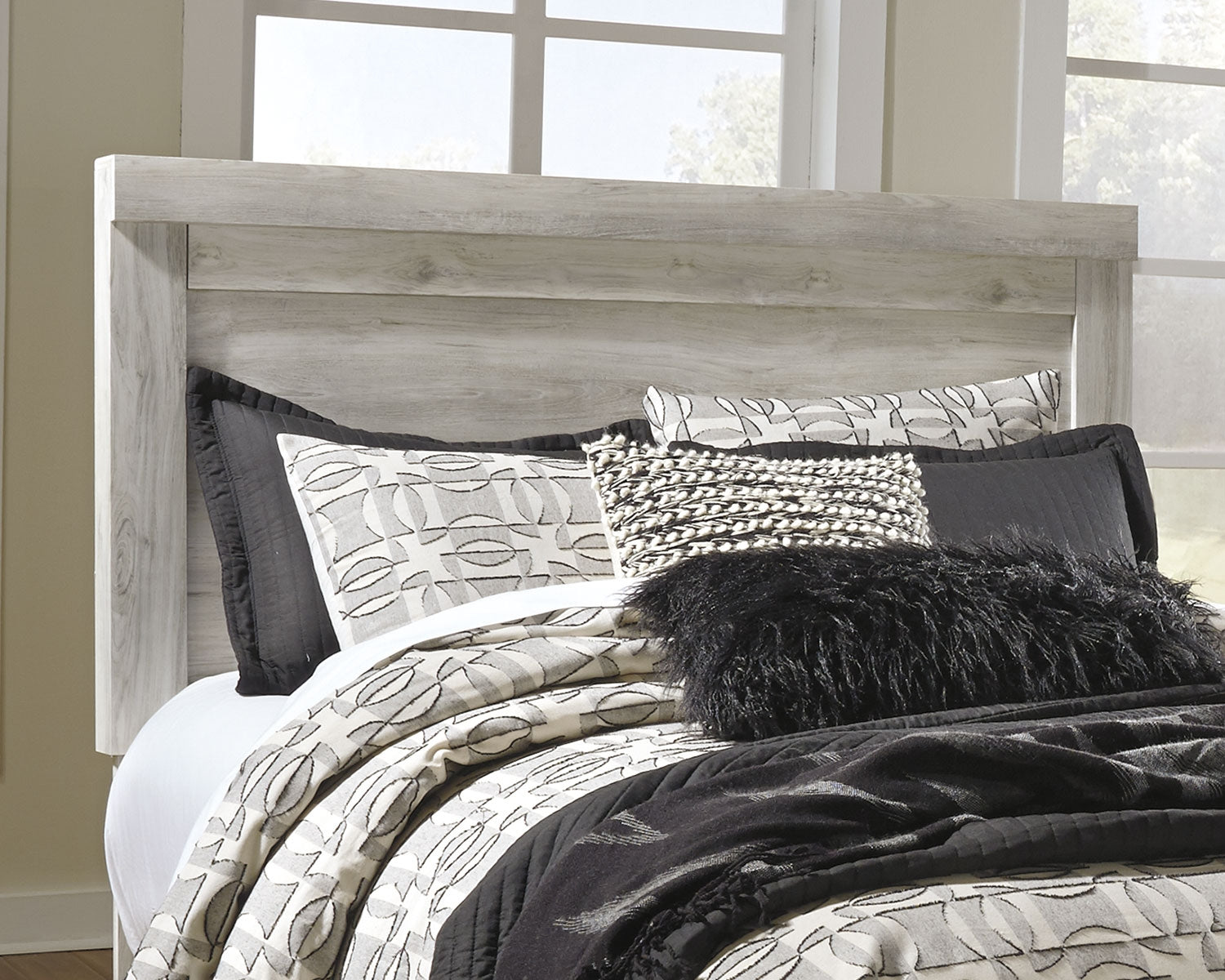 Bellaby Queen Panel Bed