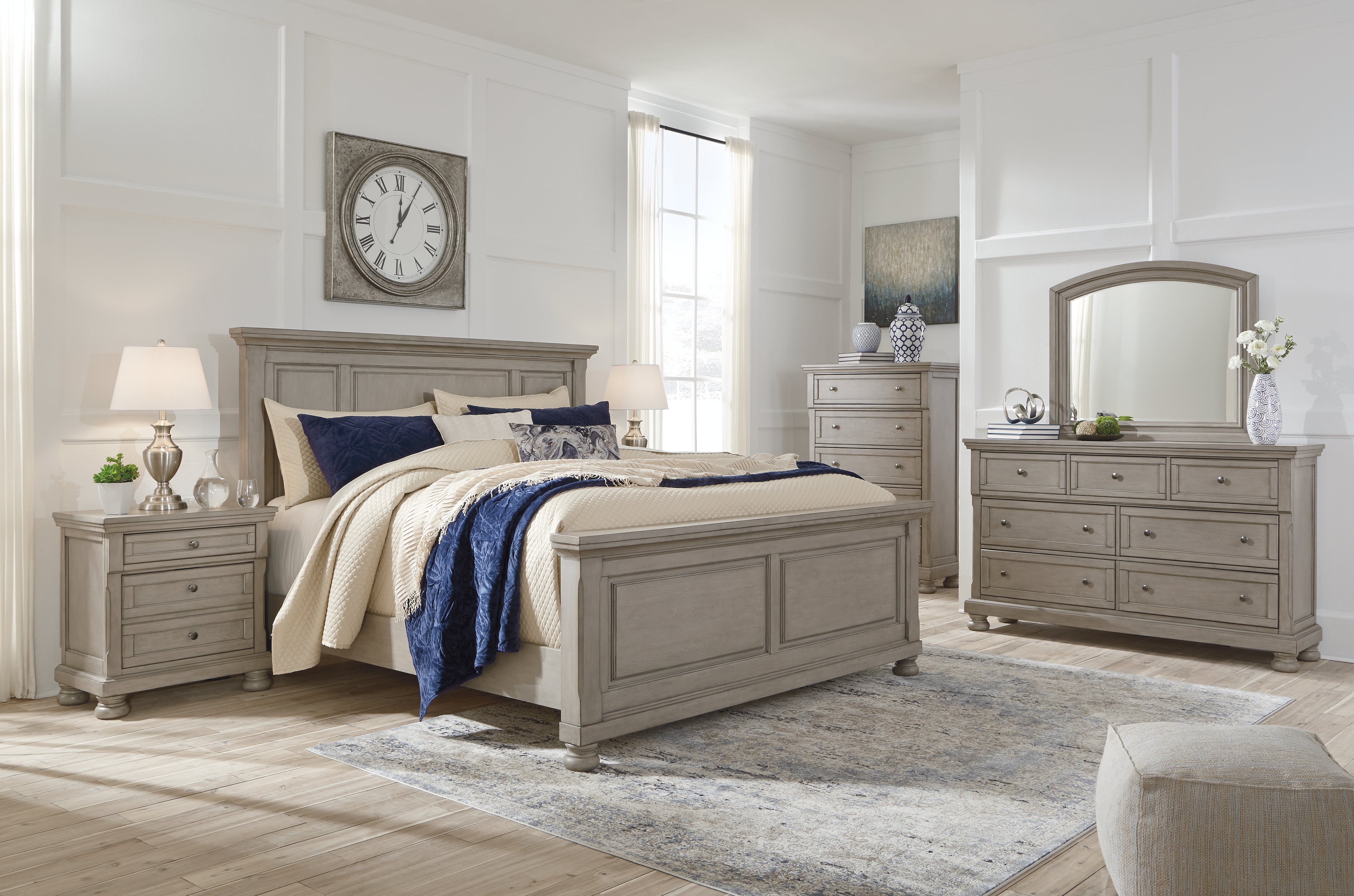 Lettner Queen Panel Bed