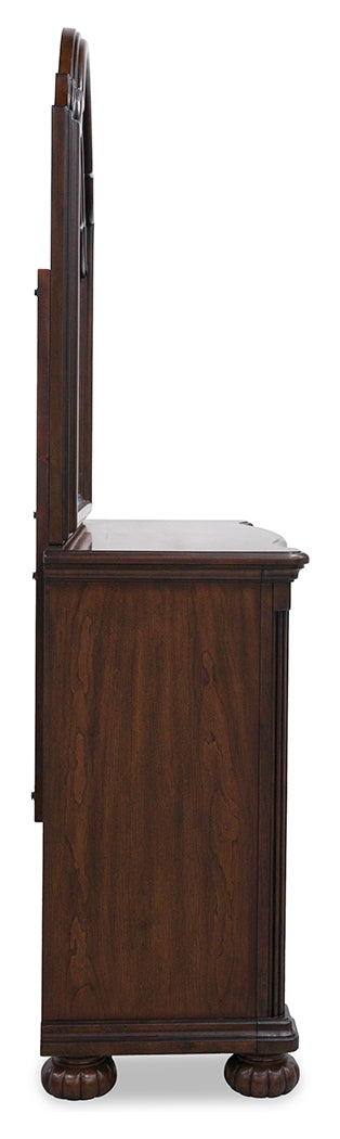 Lavinton Queen Poster Bed