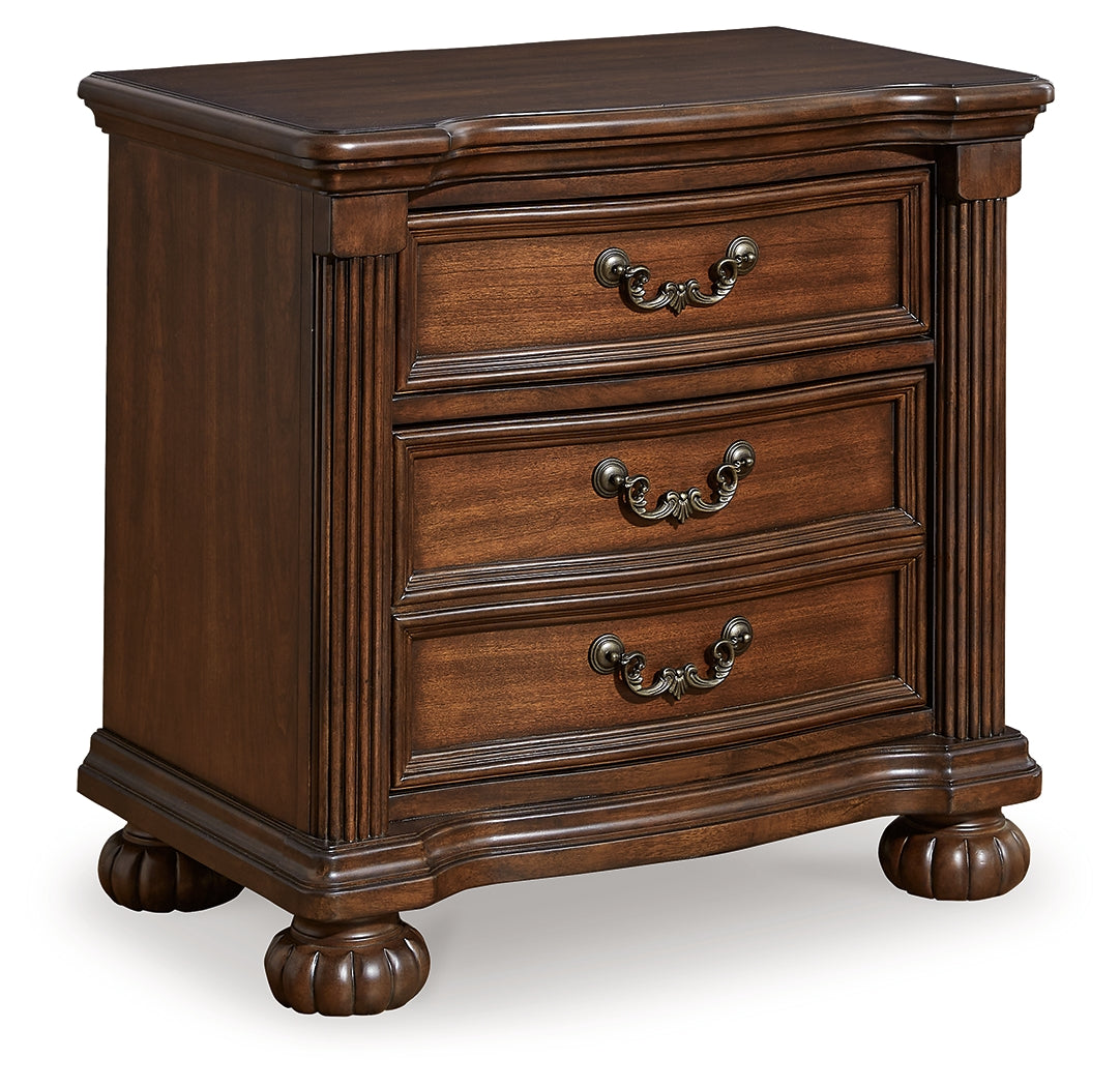 Lavinton Queen Poster Bed