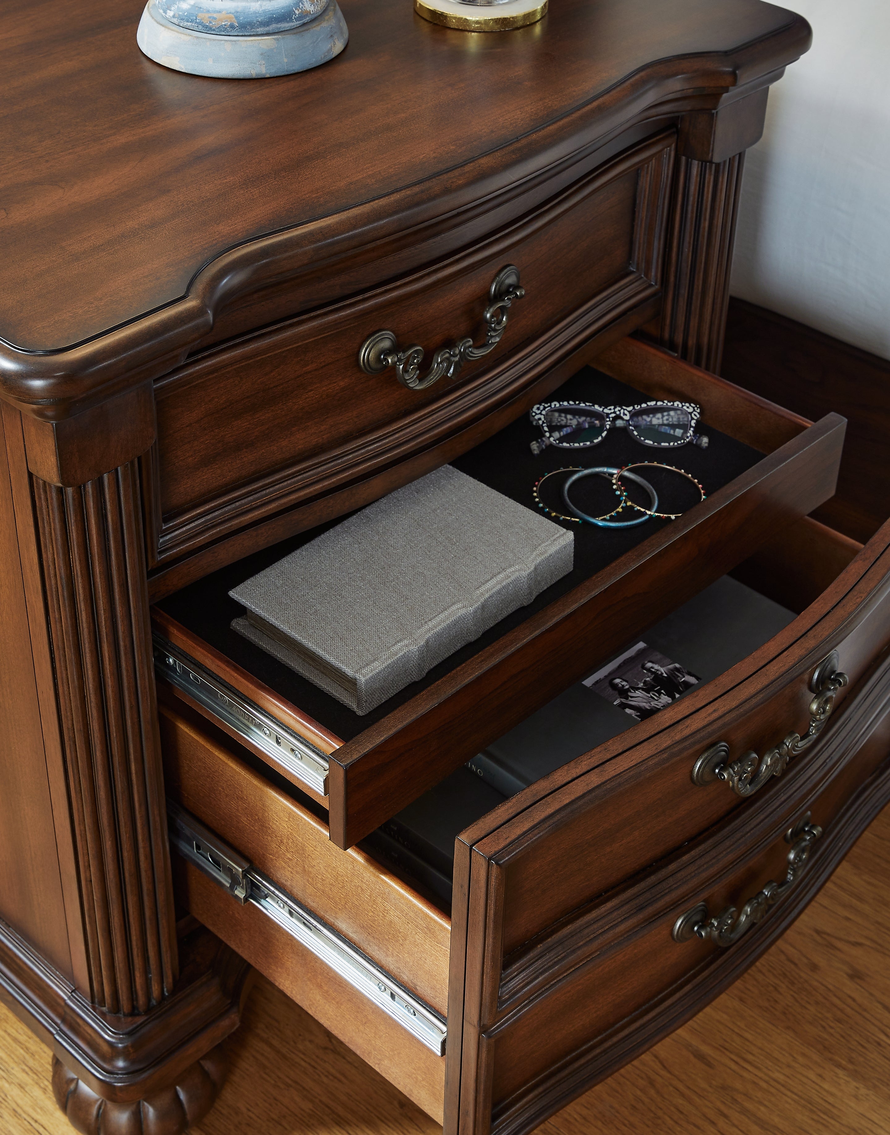 Lavinton King Poster Bed