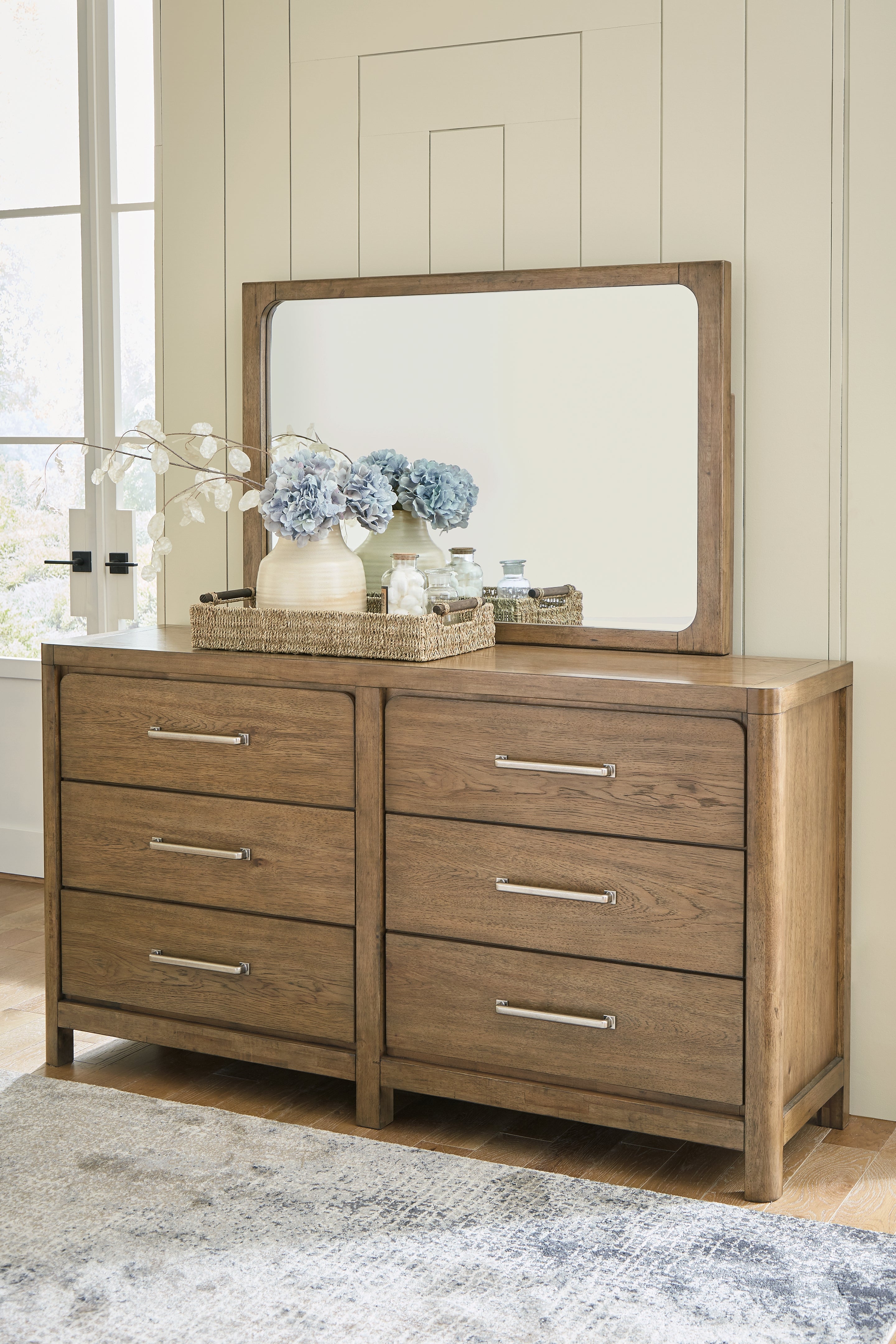 Cabalynn Queen Upholstered Bed