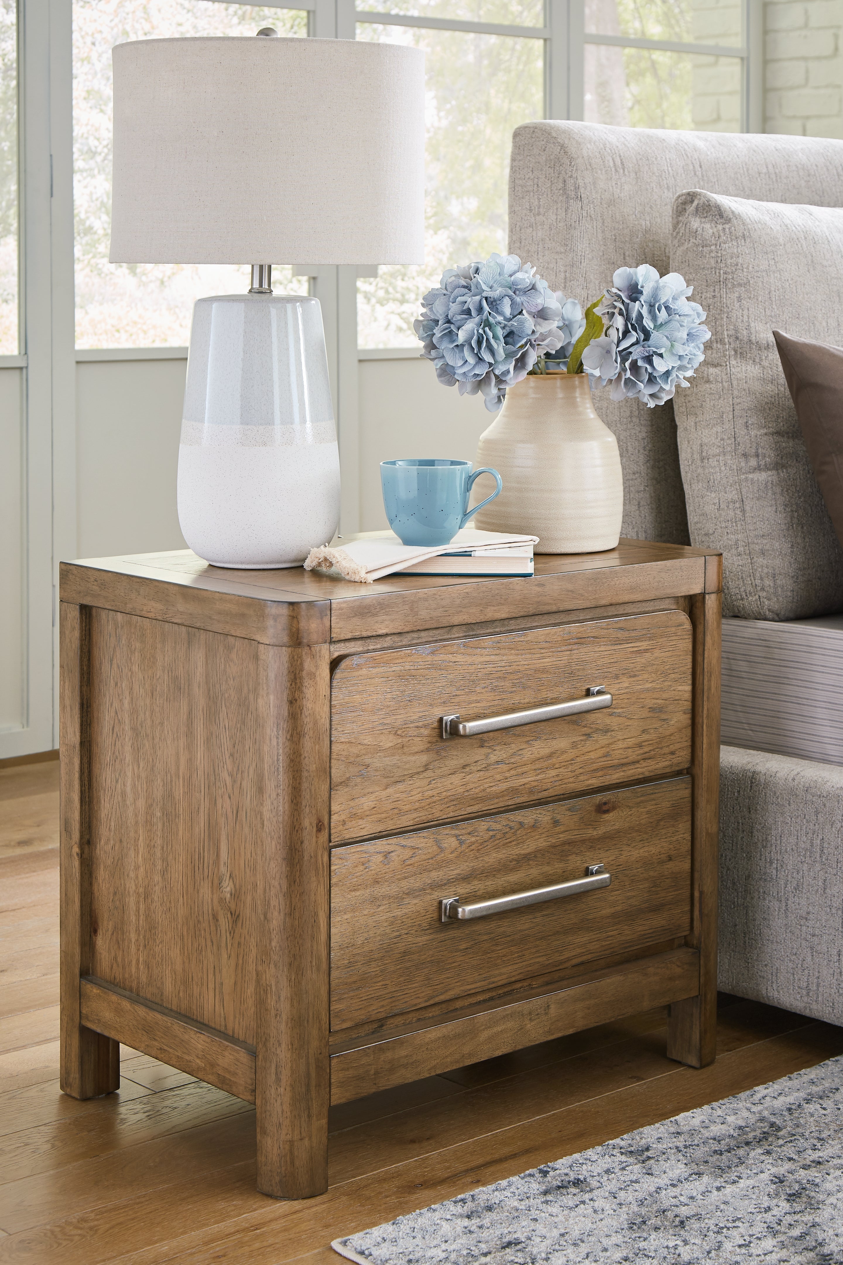 Cabalynn King Upholstered Bed