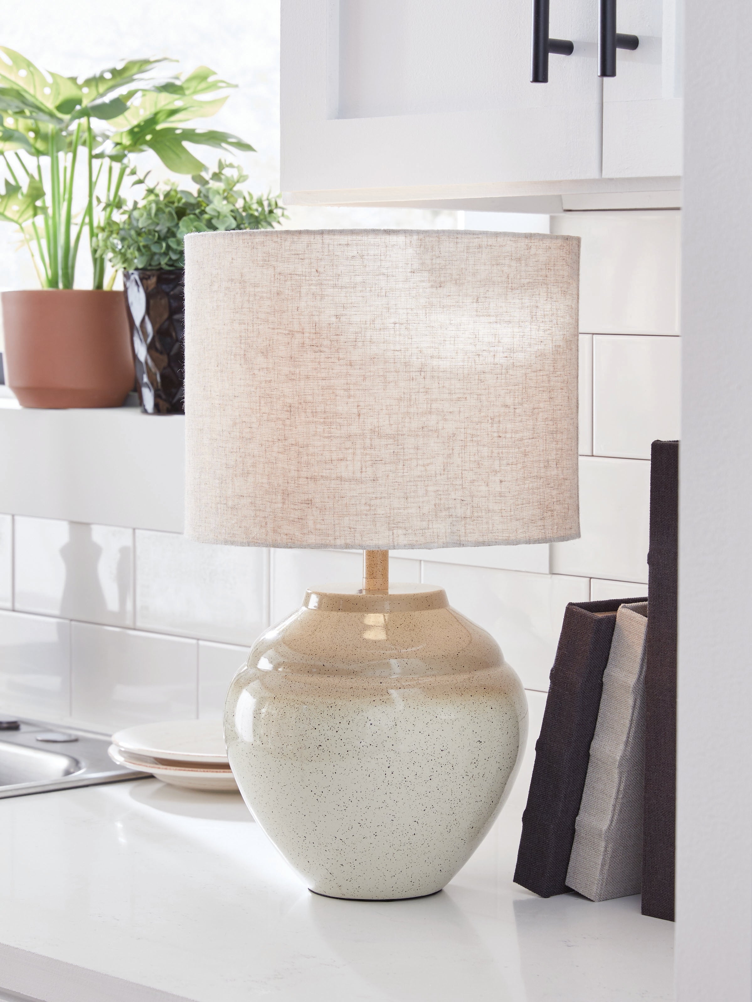 Best Deals Furniture - Ashley Furniture - Waldish Table Lamp - Metal Table Lamp (1/CN) / Cream/Beige - L200204