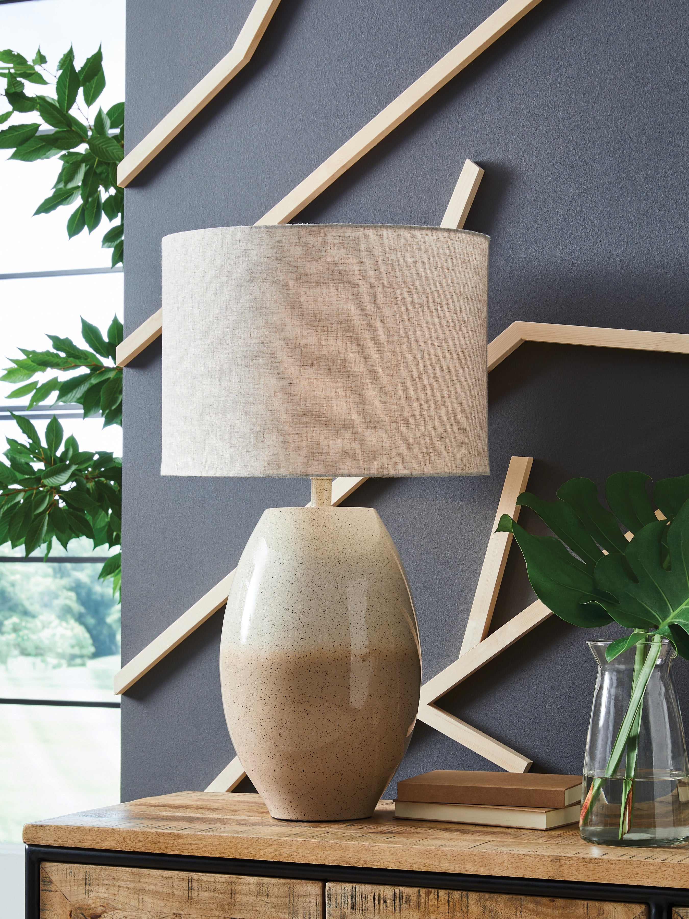 Best Deals Furniture - Ashley Furniture - Linas Table Lamp - Metal Table Lamp (1/CN) / Cream/Beige - L207594