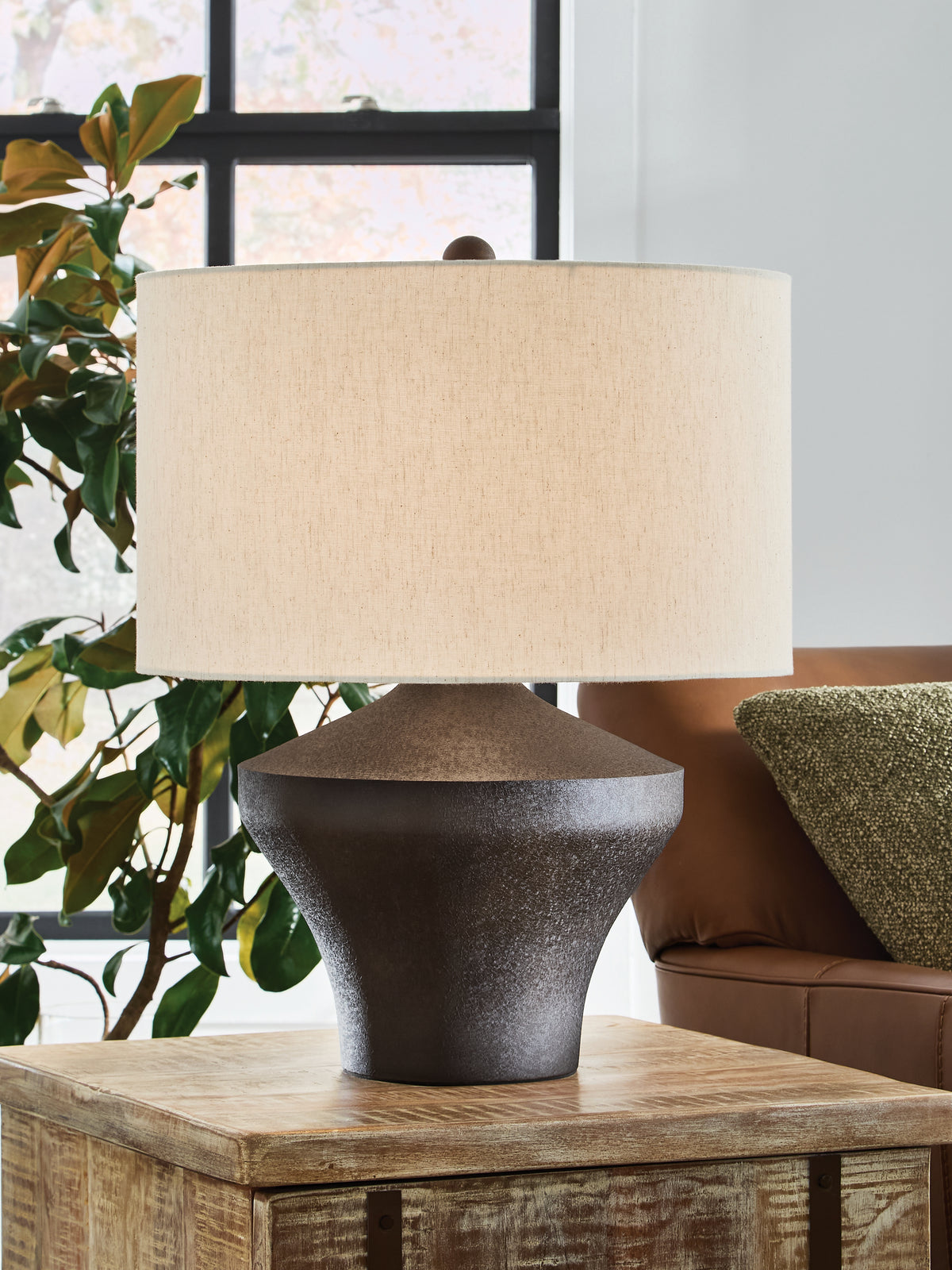 Best Deals Furniture - Ashley Furniture - Dolanham Table Lamp - Metal Table Lamp (1/CN) - L207674
