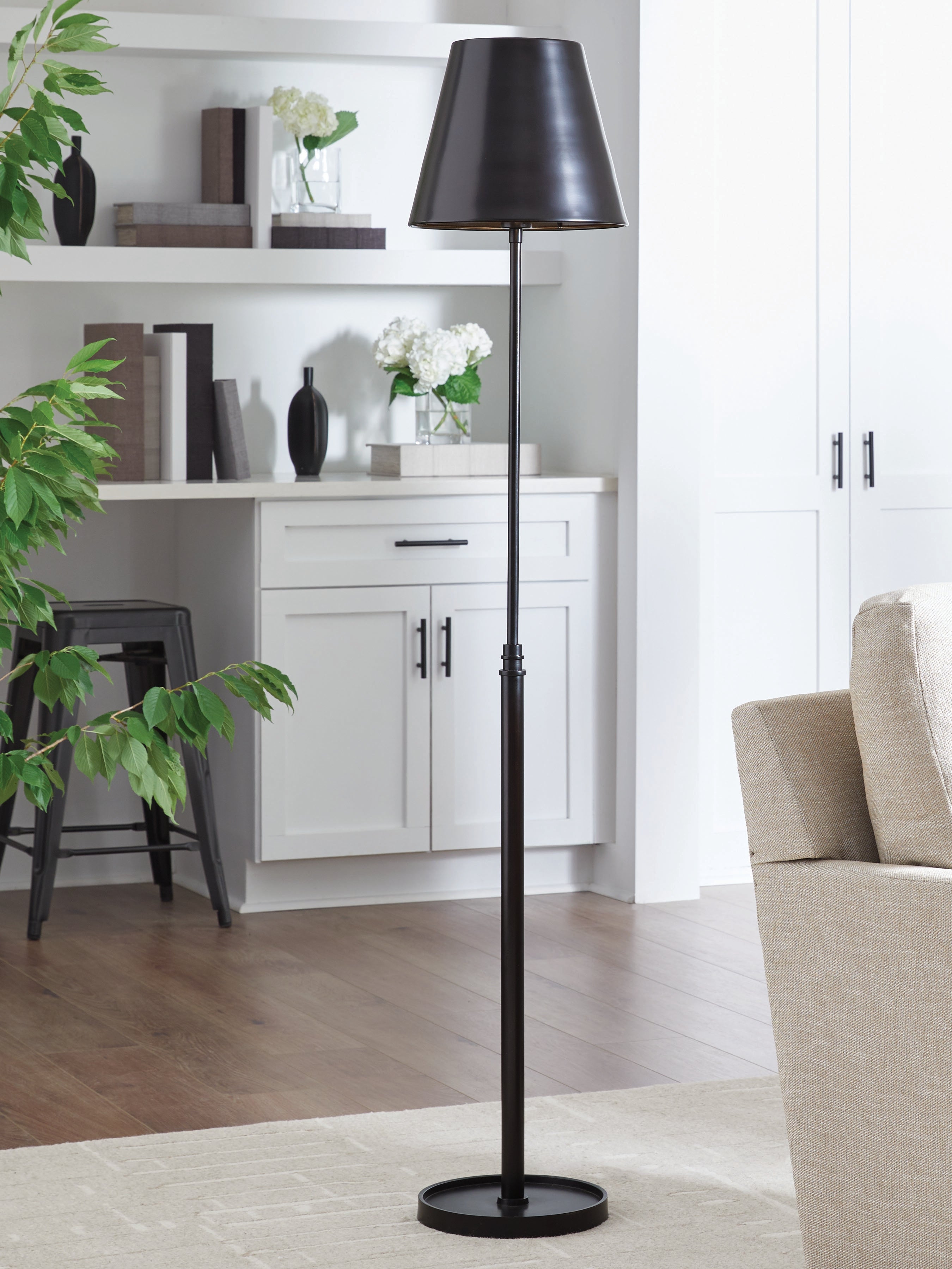 Best Deals Furniture - Ashley Furniture - Wimner Floor Lamp - Metal Floor Lamp (1/CN) / Antique Bronze Finish - L208461