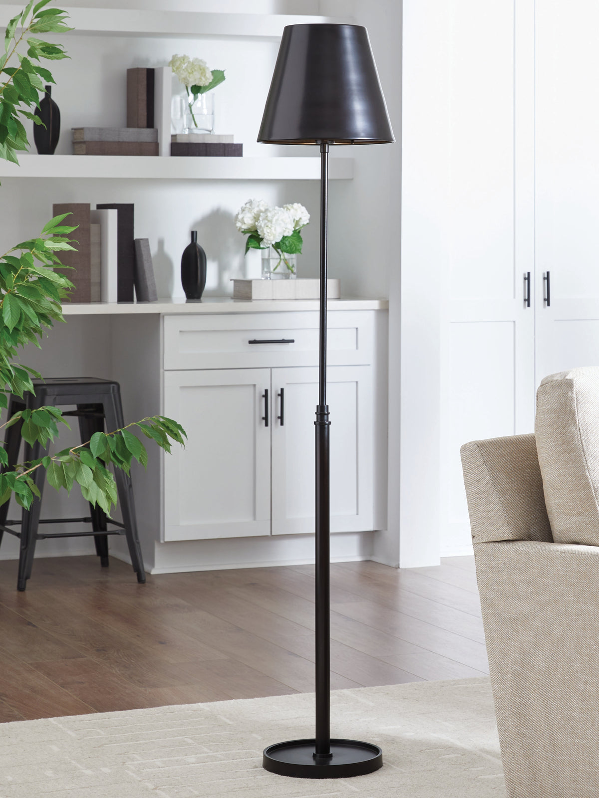 Best Deals Furniture - Ashley Furniture - Wimner Floor Lamp - Metal Floor Lamp (1/CN) / Antique Bronze Finish - L208461