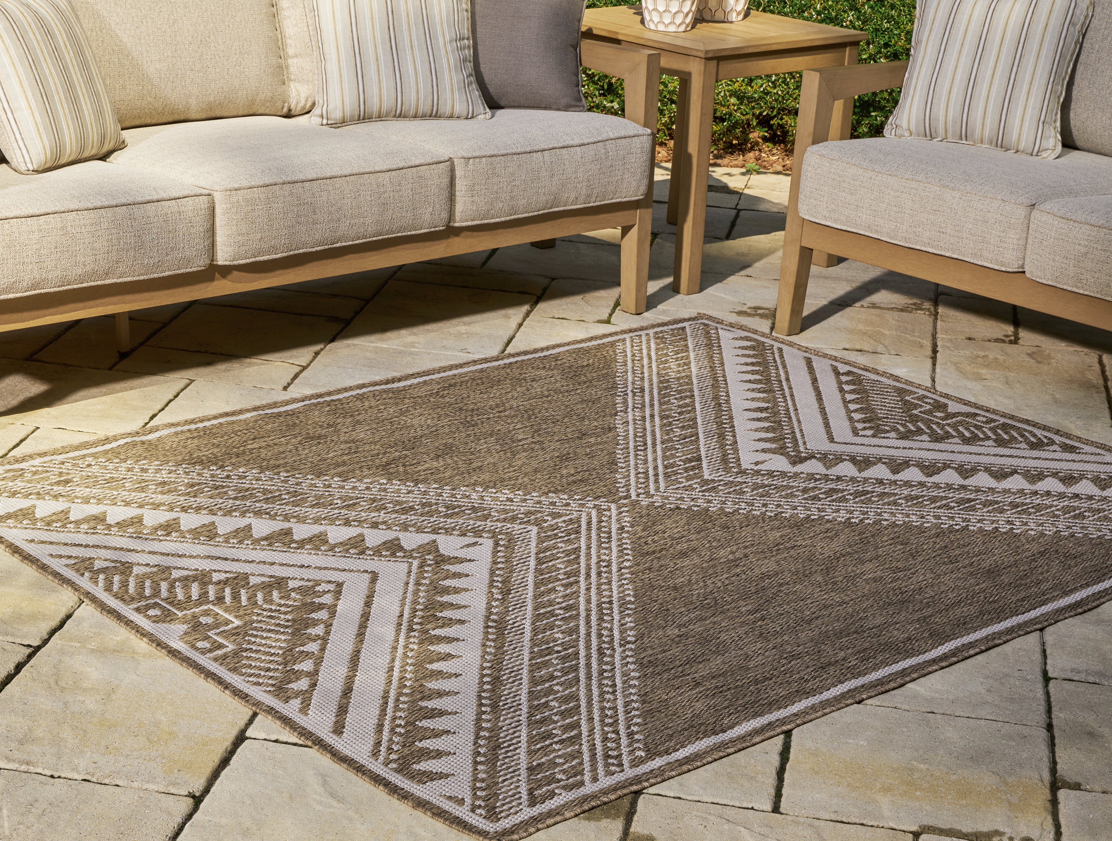 Best Deals Furniture - Ashley Furniture - Dunsler 8' x 10' Rug - 8' x 10' Rug / Brown/Cream - R900011