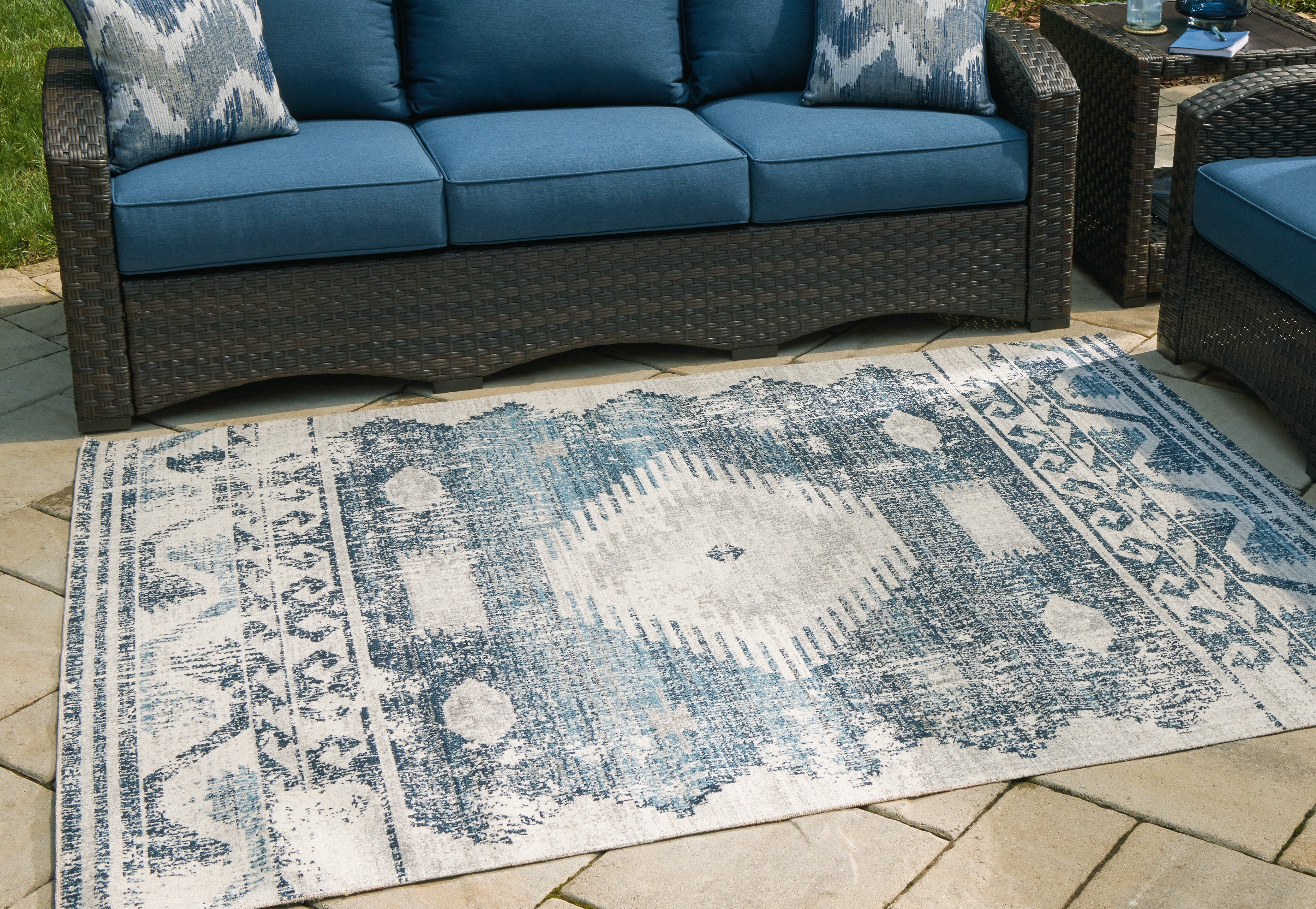 Best Deals Furniture - Ashley Furniture - Daddridge 8' x 10' Rug - 8' x 10' Rug / Blue/Gray/Ivory - R900101